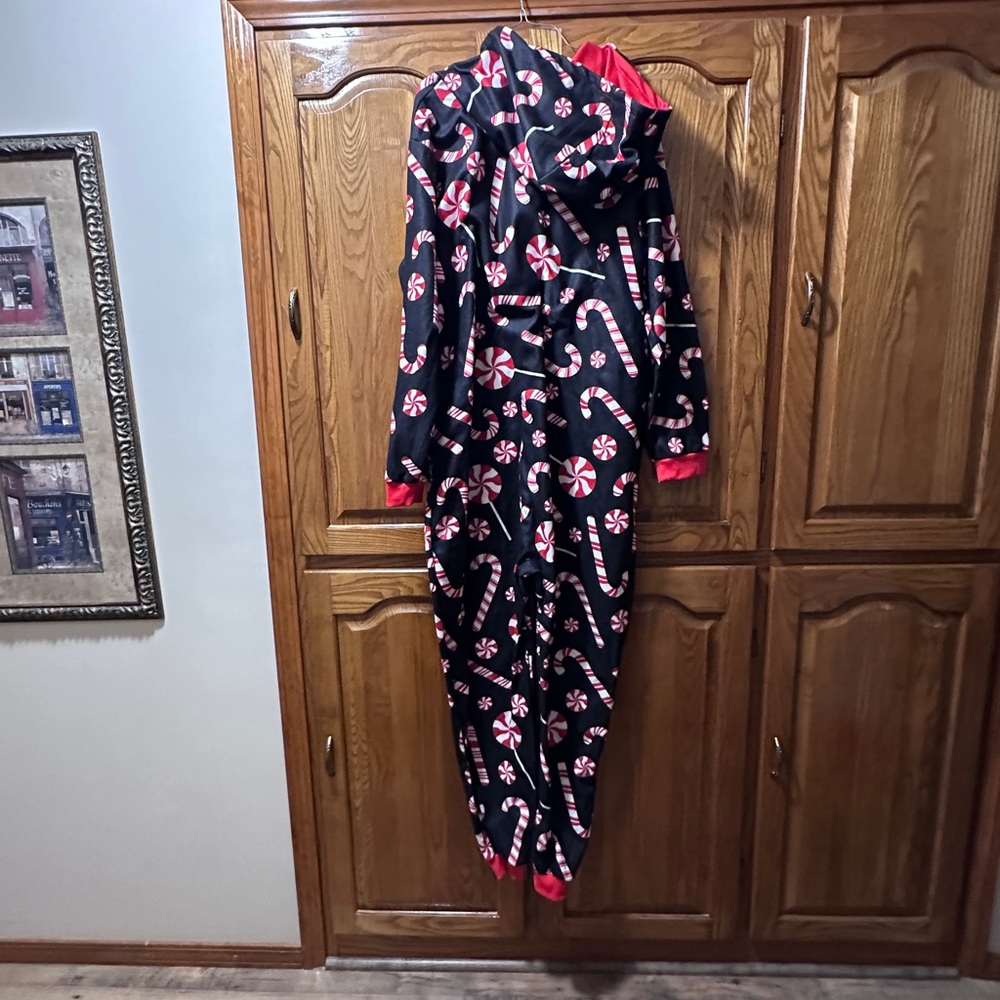 Festive Candy Cane Onesie jumpsuit Size Mens  XL Merry Christmas NEW without tag